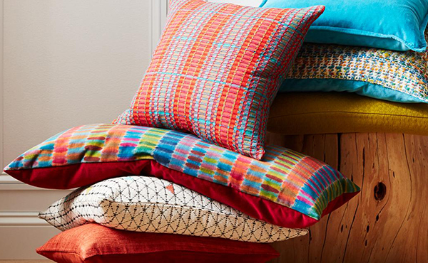 Mẹo vặt giúp bạn chọn gối sofa hoàn hảo hơn